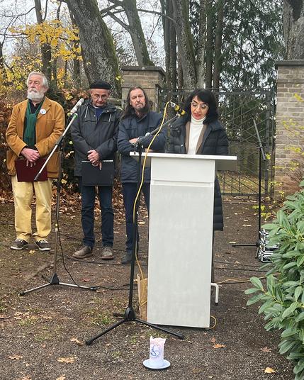 Landtagspräsidentin Muhterem Aras hält eine Rede auf dem Jüdischen Friedhof in Ellwangen