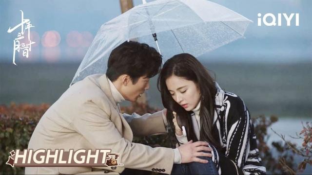 La chica intrigante intenta separarlos, pero él se queda a su lado💞 | Ten Years Late | iQIYI Spanish