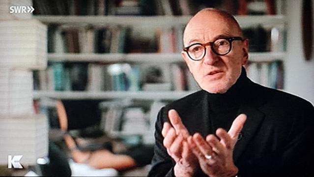 Ulrich Raulff brustbild vor Bücherregal