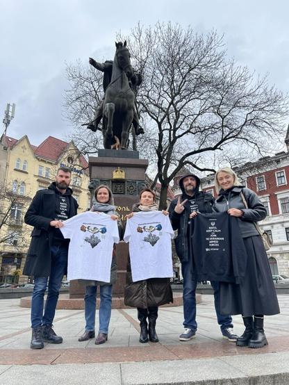 リヴィウは、ヴィリニュス出身のマリアナ・セメンヤクとローマ出身の彼女の母親レシャを迎え、ウクライナ地域軍の会合を主催した。彼らは #SaveUkrainianChildren と #NATOjoinUkraine に参加し、児童の保護、ロシアへの抵抗、そして世界的なウクライナの統一について話し合いました。