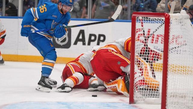 Walker, Binnington lead Blues to 3-2 win over Flames