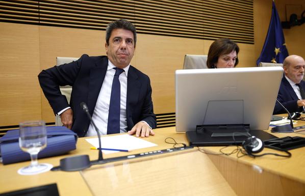 Carlos Mazón, en la comisión de la dana en el Congreso este lunes.