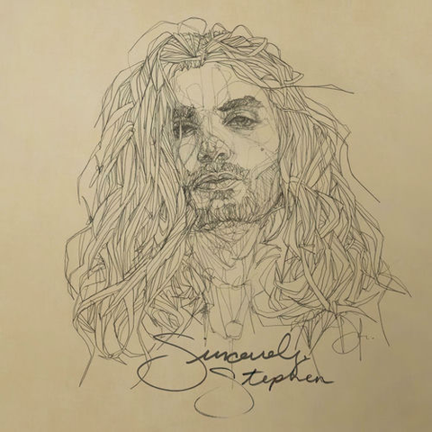 Portada del disco 'Sincerely'  del cantante Stephen, donde se ve un dibujo de él con su melenaza sobre un papel amarillento. Su nombre y titulo del album están escritos a mano debajo de la ilustración.