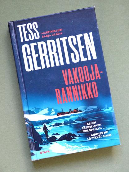 cover for the thriller Vakoojarannikko [The Spy Coast] by Tess Gerritsen