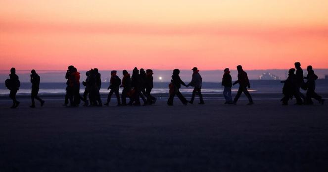 英国、難民保護を「一時的」に 永住権取得は20年に長期化 | ロイター