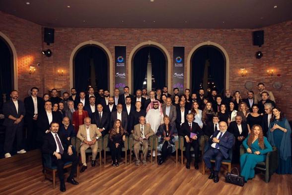 التقى تركي آل الشيخ بكوكبة من الفنانين السوريين