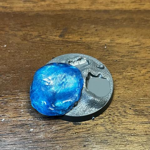 The base with som blue molding putty on top