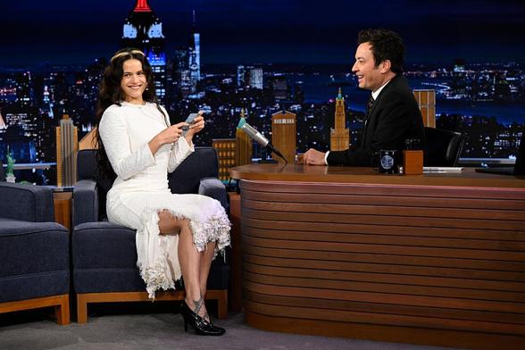 Rosalía en 'The Tonight Show' de Jimmy Fallon. (NBC)