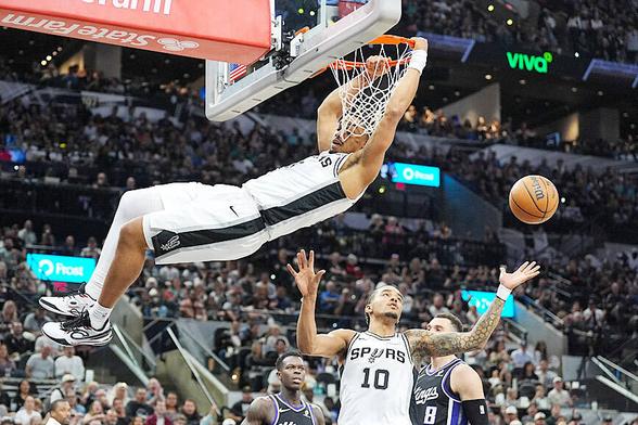 Fox shines as depleted Spurs cruise past Kings