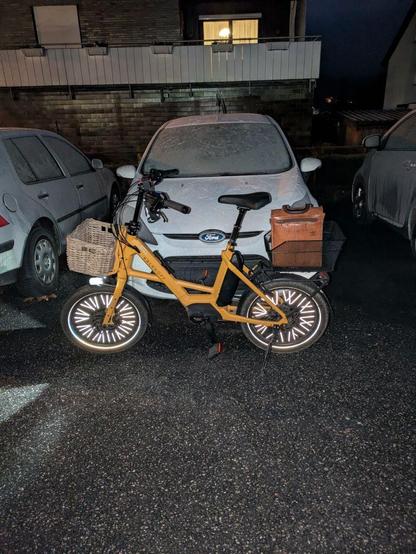 Mein Pedelec steht vor einem total zugefrorenen Auto