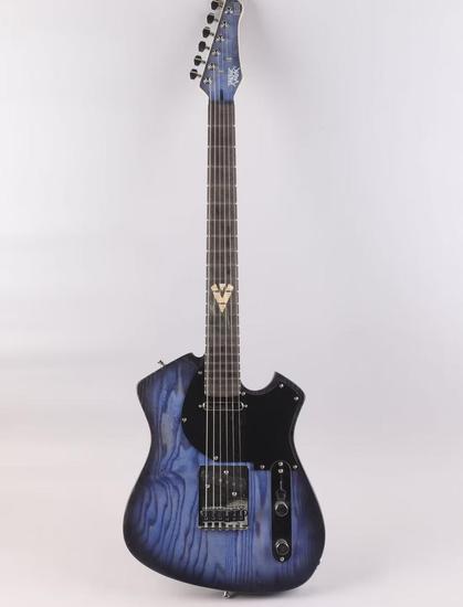 Doktor Volox Télé-V Deep Blue model.