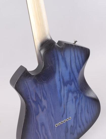 Doktor Volox Télé-V Deep Blue model. Back view.