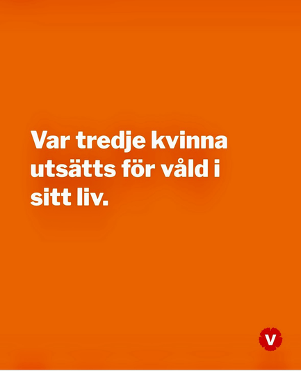 Orange bakgrund med vit text:  Var tredje kvinna utsätts för våld i sitt liv.