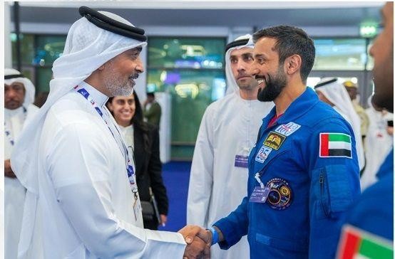على هامش مشاركته في معرض دبي للطيران 2025..رئيس مجلس إدارة وكالة البحرين للفضاء يلتقي رئيس مجلس إدارة وكالة الإمارات للفضاء