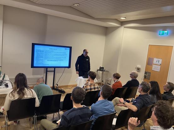 Speaker addressing a rapt audience in a presentation