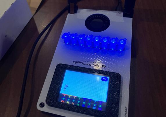 Photo of the qPocketPCR in action, a device from GaudiLabs who are now working on the Zero-Power-Indicator (ZPI)