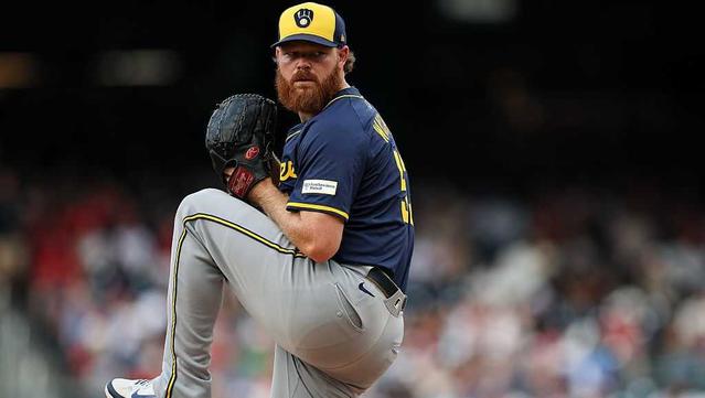 Brandon Woodruff returns to Brewers on qualifying offer for 2026