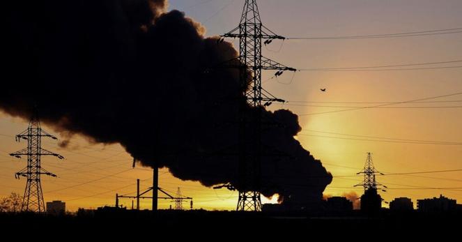 ウクライナ西部で爆発、ロシアがミサイル・無人機攻撃 | ロイター