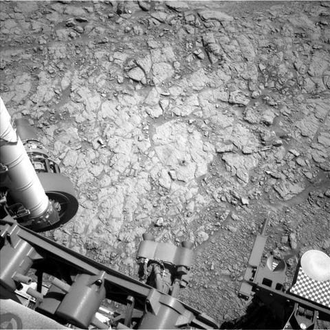 Le rover martien Curiosity de la NASA a acquis cette image du trou de forage “Nevado Sajama”, à l'aide de sa caméra de navigation gauche le 13 novembre 2025 — Sol 4718, ou jour martien 4 718 de la mission Mars Science Laboratory — à 19:46:43 UTC.
NASA/JPL-Caltech