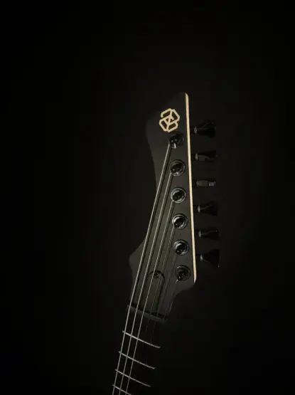Boxis Sora Custom Lotus model. Headstock view.