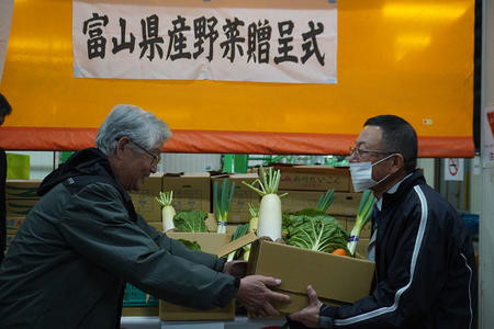 富山県内の障害福祉施設・こども食堂へ県産秋冬野菜を寄贈しました | トピックス一覧 | ＪＡ全農とやま