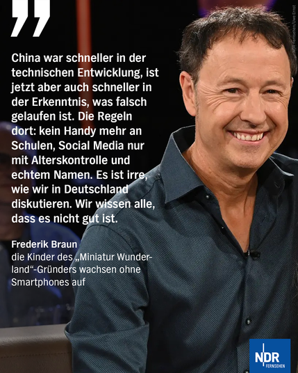 "China war schneller in der technischen Entwicklung, ist jetzt aber auch schneller in der Erkenntnis, was falsch gelaufen ist. Die Regeln dort: kein Handy mehr an Schulen, Social Media nur mit Alterskontrolle und echtem Namen. Es ist irre, wie wir in Deutschland diskutieren. Wir wissen alle, dass es nicht gut ist", sagt Frederik Braun. Die Kinder des „Miniatur Wunderland“-Gründers wachsen ohne Smartphones auf