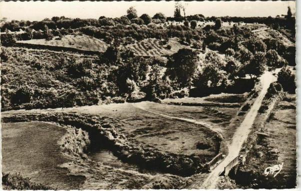 Plestin-les-Greves Vallee du Douron (#CôtesDArmor)  #CartePostaleAncienne 👉 https://cartorum.fr/carte-postale/559667/plestin-les-greves-vallee-du-douron