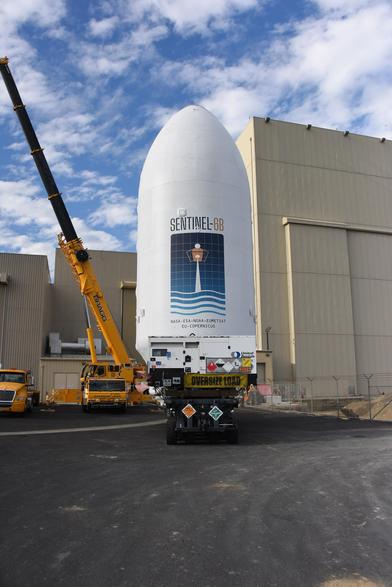 Sentinel-6B_Rollout_and_Transport_from_Astrotech_to_SpaceX_Hanga_(KSC-20251112-PH-JNF01_0081).jpg