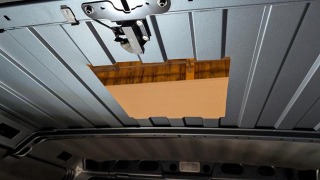 Ausschnitt für den MaxxFan über dem Bett