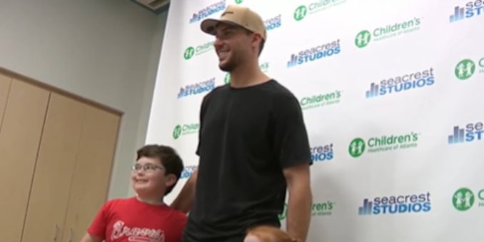 Braves spread holiday cheer, distribute toys to young patients at Children’s Healthcare of Atlanta