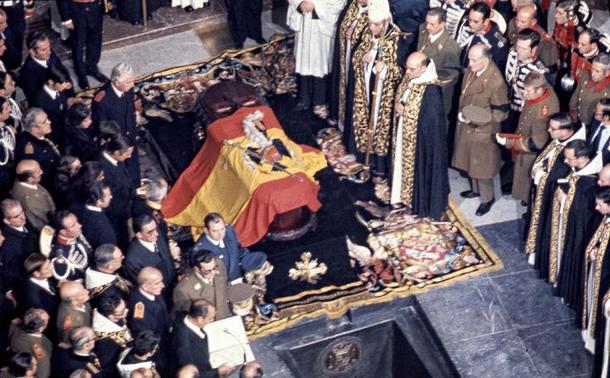 Fotografía de archivo del funeral de Francisco Franco en el Valle de los Caídos. (Europa Press)