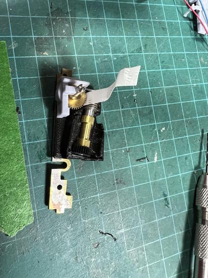 The latest gearbox with a piece of paper jammed between the worm and gear.