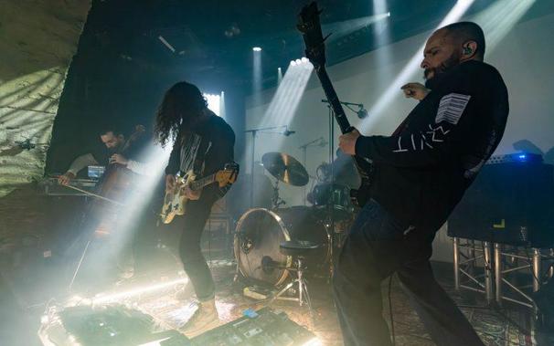Bruit ﬁ en concert sur la scène des Caves du Manoir de Martigny