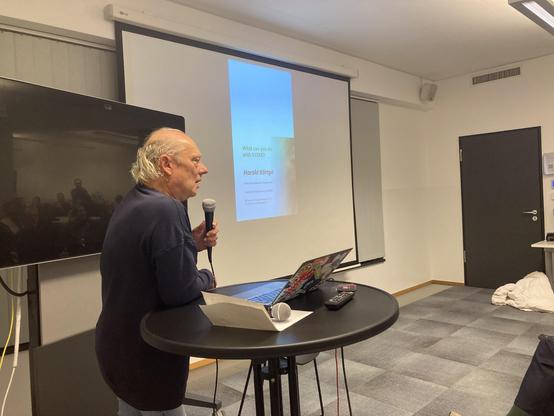 Harald Körtge speaking at Geomob Berlin 19 Nov 2025