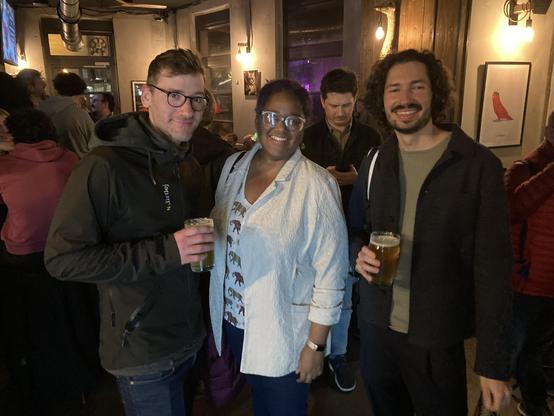 Best speaker winner Alana Belcon at the pub together with other geomobsters