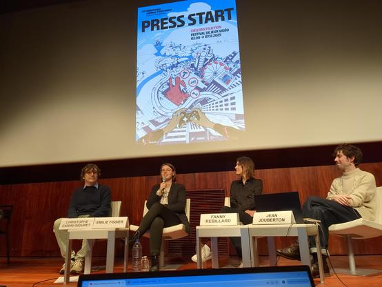 Les 4 intervenantes et intervenants sur scène