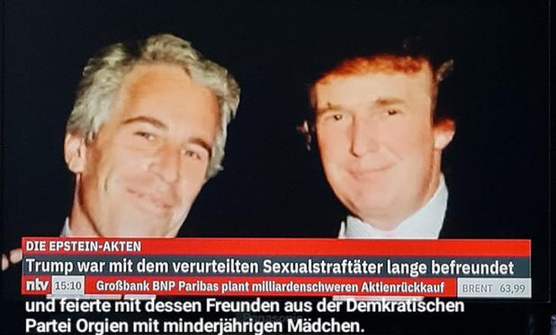 Nachrichten bei ntv, trump und Eppstein, Text darunter, teils modifiziert: Trump war mit dem verurteilten Sexualstraftäter lange befreundet, und feierte mit dessen Freunden aus der Demkratischen Partei Orgien mit minderjährigen Madchen.