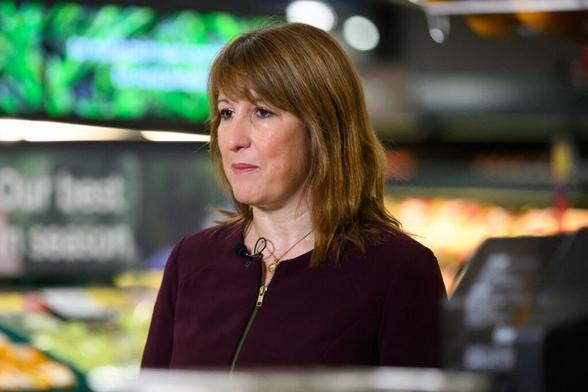 英国の今年度国債発行は膨張､史上2番目の規模に－ブルームバーグ調査 - Bloomberg