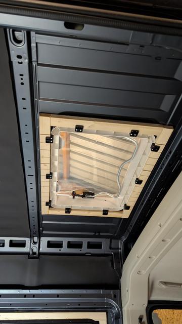 Befestigte Dachhaube von innen