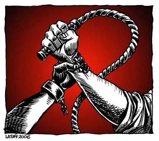 Ilustração em preto e branco de duas mãos entrelaçadas em um gesto de resistência: uma mão segura firmemente um chicote enquanto a outra o impede de descer. Ambas as mãos têm algemas quebradas nos pulsos, simbolizando libertação e luta contra a opressão. O fundo vermelho intenso reforça a sensação de conflito e força.