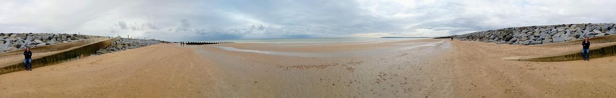 A panoramic photo showing 360° of the scene on a cloudy morning at Camber Sands, East Sussex. Unfortunately, it's been in the news recently for a pollution incident caused by the local waterworks 😔