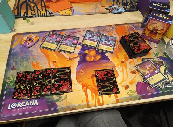 Two Lena Sabrewing - Pure Energy and two Donald Duck - Flustered Sorcerer, giving 8 lore points so I could land on 20 points before the opponent.