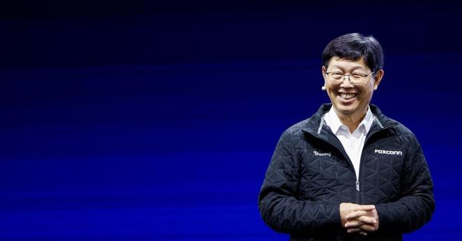 インタビュー：鴻海、当面はＡＩ最優先で年20─30億米ドル投資　日本で拠点も＝会長 | ロイター