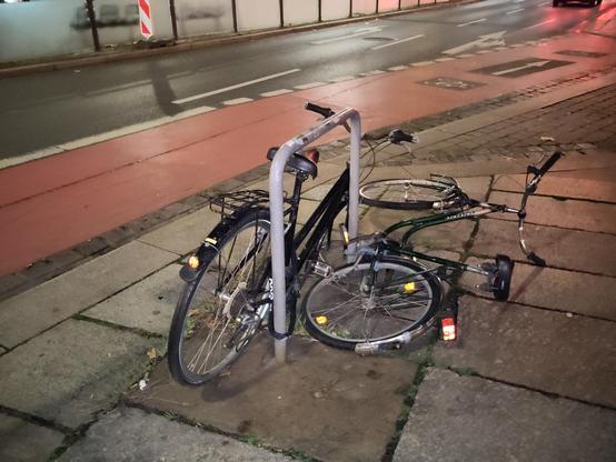 nich nutzbarer Fahrradbügel aufgrund von Fahrradleichen