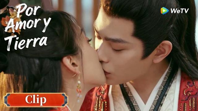23 ¡Un beso sella su amor! | Por Amor y Tierra | WeTV