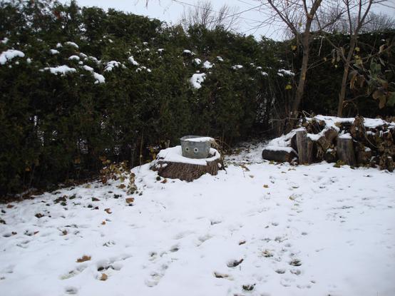 Petite neige cette nuit. L'endroit ou Cabrel fait ses bains de neige :)