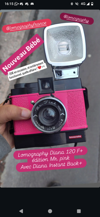 C'est un Lomography Diana 120 F+ édition Mr. Pink