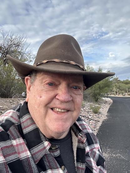 selfie in flannel & fedora