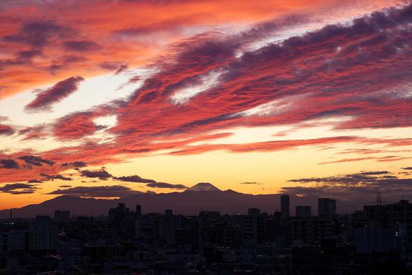Autumn sunset over Mount Fuji, aken from Meguro, Tokyo