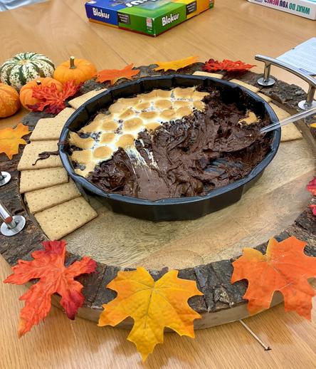 S’mores were served in a round pan set on a stylish wooden tray, decorated with colorful, Thanksgiving-themed artificial maple leaves.